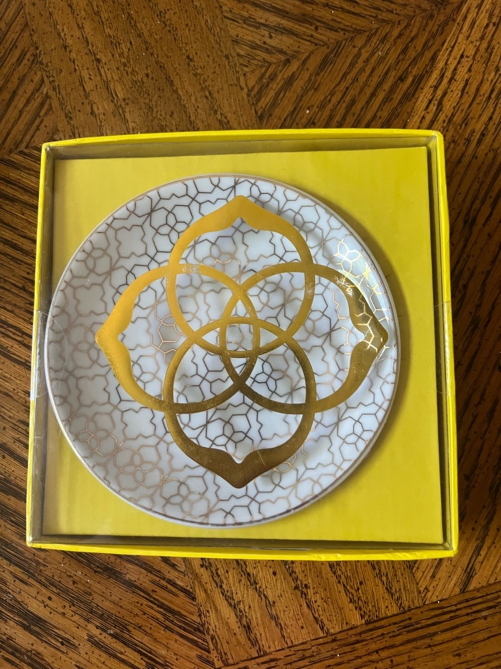 Kendra Scott White Trinket Dish with Gold Geometric Motif - Picture 2 of 4